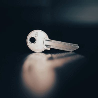 nøgle skal være sikkerhedsgodkendt af låsesmeden