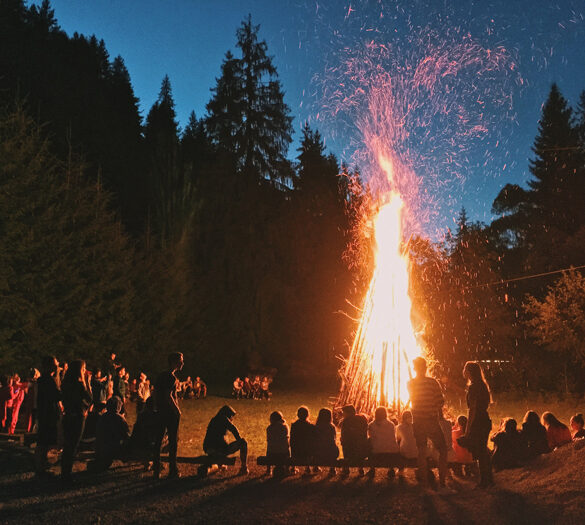 Skt. Hans fejres den 23. juni med sankt hans bål.