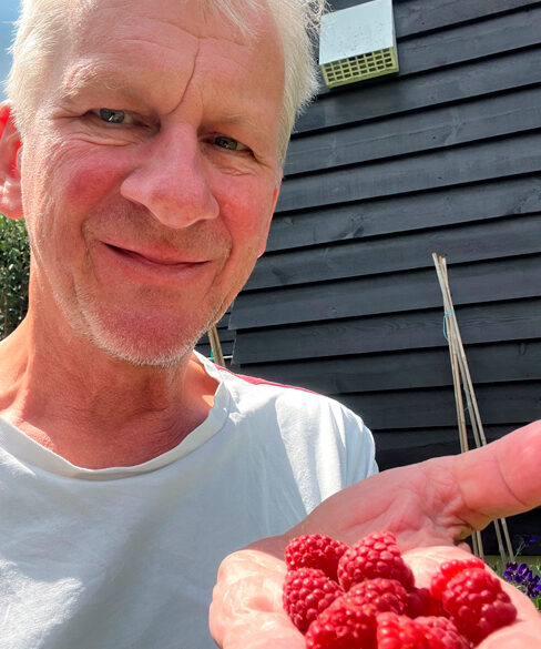 Henrik Koefoed med hindbær